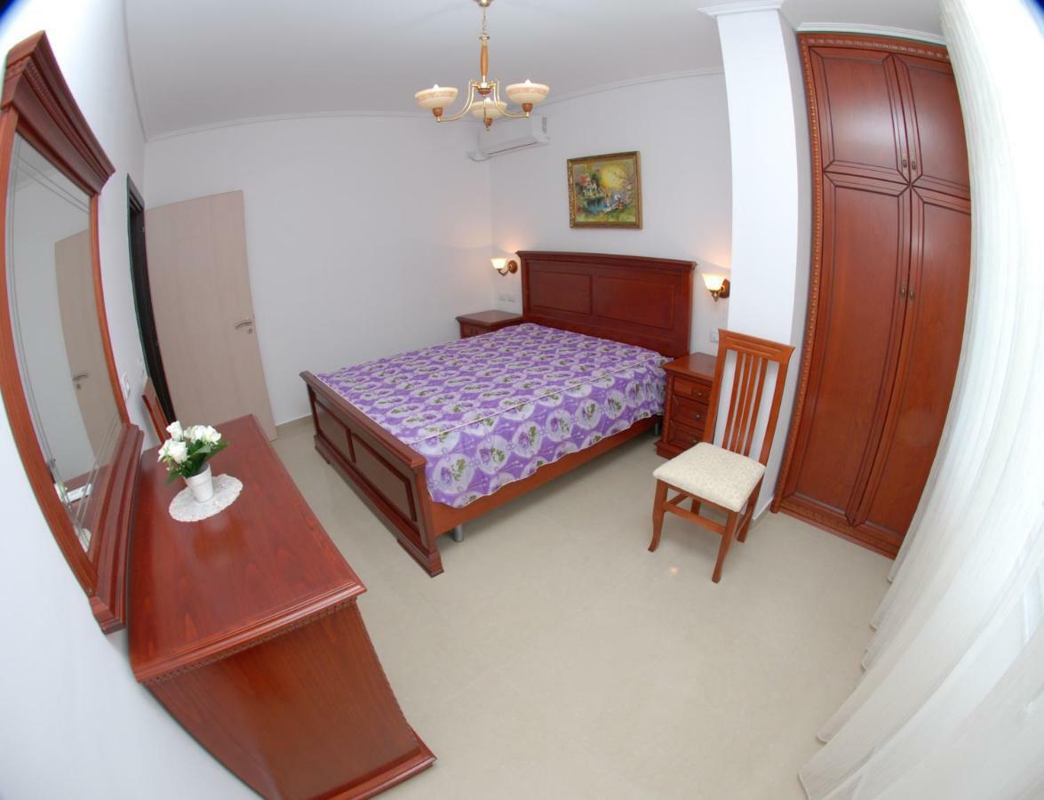Erti'S Apartments Sarande Exterior photo