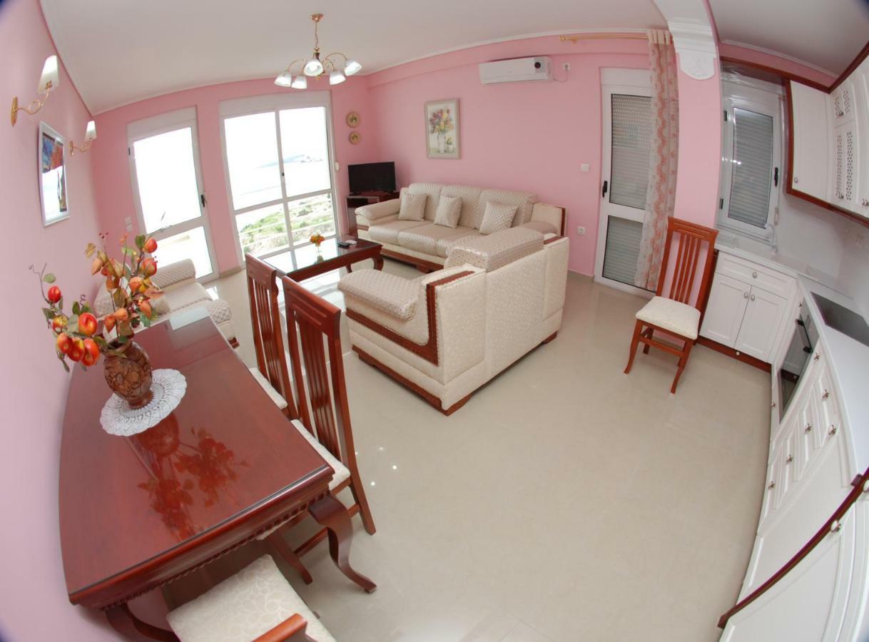 Erti'S Apartments Sarande Exterior photo